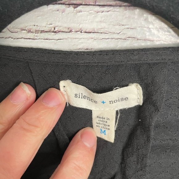 Silence & noise black long sleeve blouse size medium urban outfitters - Picture 5 of 11